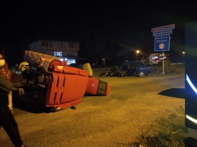 Otomobil Traktörle Çarpıştı Açıklaması 3 Yaralı