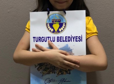 Turgutlu'da Öğrenciler Tabletleriyle Buluşmaya Başladı