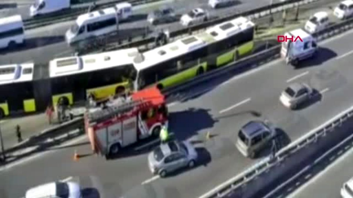 Avcılar'da metrobüs kazası!