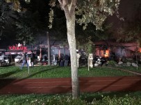 Bayrampaşa'da Park İçindeki Kafe Alev Alev Yandı