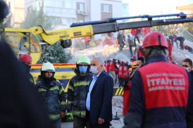 Denizli Büyükşehir Belediye Başkanı Zolan, İzmir'de Deprem Bölgesinde