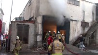 Esenyurt'ta Mobilya Atölyesinden Yükselen Dumanlar Paniğe Neden Oldu