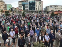 Eski Başbakan Mesut Yılmaz İçin Memleketi Rize'de Gıyabi Cenaze Namazı Kılındı Haberi