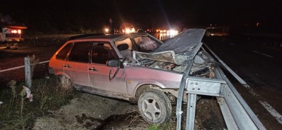 Otomobil Bariyere Saplandı Açıklaması 2 Yaralı