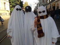 (ÖZEL) Taksim'de Hayaletlere Yoğun İlgi