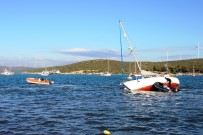 Tsunami İle Sürüklenen Tekneler Denizden Çıkartılıyor