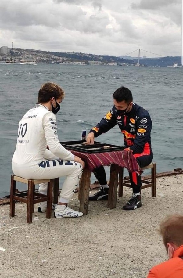 Boğaz'da Formula 1 rüzgarı! O fotoğraf sosyal medyayı salladı