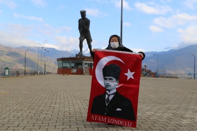 Artvin'de 97 Yaşındaki Erzade Nine Her 10 Kasım'da Atatürk'ün Huzurunda