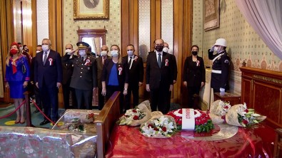 Gazi Mustafa Kemal Atatürk, Vefatının 82'Nci Yıl Dönümünde Dolmabahçe Sarayı'nda Anıldı