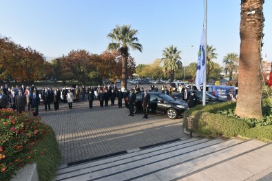 Salihli Belediye Personelinden Ata'ya Saygı Duruşu
