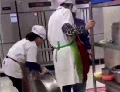 Sosyal medya ayağa kalktı! Koronavirüsün çıktığı Vuhan'da iğrenç görüntüler!