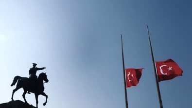 THY'den Duygulandıran 10 Kasım Paylaşımı THY'den Duygulandıran 10 Kasım Paylaşımı