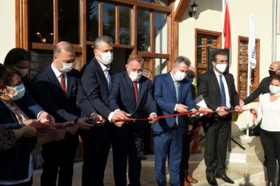 Türkiye'nin İlk Ve Tek 'Tıp Ve Diş Hekimliği Müzesi' Açıldı
