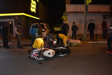 Ayvalık'ta Motosikletle Panelvan Çarpıştı Açıklaması 1 Yaralı