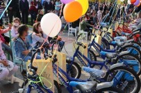 Fatma Şahin En Çok Kitap Okuyan Çocuklara Bisiklet  Hediye Etti