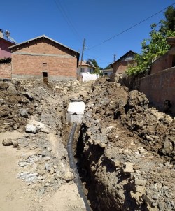 Meşeliçiftliği'nde Kanalizasyon Ve İçme Suyu Şebekeleri Yenilendi