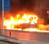 Maltepe'de Minibüs Alev Alev Yandı, Faciadan Dönüldü