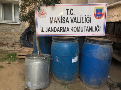 Manisa'da 4 Bin 700 Litre Sahte İçki Ele Geçirildi
