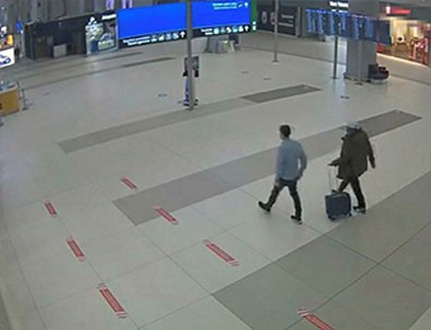 Vücudundan tam 100 tane telefon çıktı