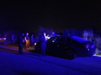 Yolda Yürüyen Vatandaşlara Otomobil Çarptı; 2 Yaralı