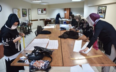 Belde Evleri'nde Hem Öğreniyorlar Hem De Sosyalleşiyorlar