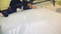 İstanbul'da Dehşet Anları Kamerada Açıklaması Genç Kadını Sünger Kurtardı