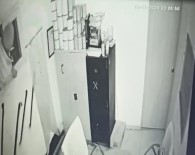Kağıthane'de Esnafın Bezdiren 'İş Yeri Faresi' Kamerada