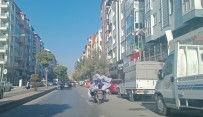 Nakliye Kamyonetine Çevirdiği Elektrikli Bisikletle Trafiği Tehlikeye Soktu