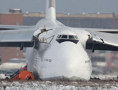Rusya'da kargo uçağı acil iniş yaptı
