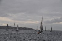 500 Yelkenci İstanbul Boğazı'nı Görsel Şölene Dönüştürdü