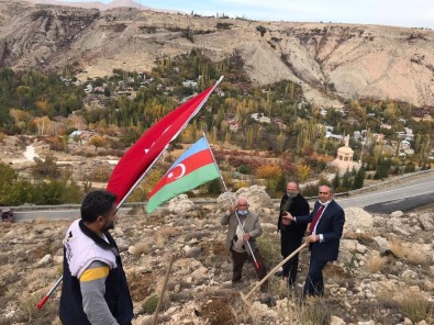 Azerbaycan Bayrağı Gölgesinde Darende'de Fidan Dikimi