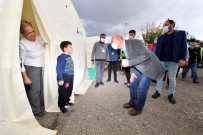 Başkan Soyer'den Çadırdaki Depremzedelere Ziyaret
