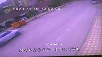 İki Yayanın Otomobilin Altında Kalmaktan Son Anda Kurtulması Güvenlik Kamerasında Haberi