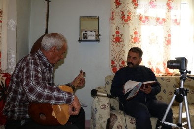 Köy Köy Dolaşıp Sözlü Halk Geleneğini Kayıt Altına Alıyor