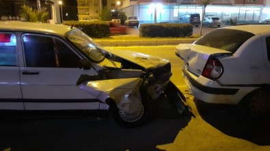 Kozan'da Otomobil Park Halindeki Araçlara Çarptı Açıklaması 1 Yaralı