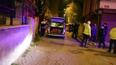 Sivas'ta Bahçe Duvarına Çarpan Otomobil Devrildi