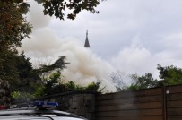 Tarihi Vaniköy Camii'nde Çıkan Yangın Söndürüldü