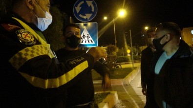 Yetersiz Ehliyetle Yakalanınca Trafik Polisi Olan Dayısını Aradı