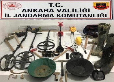 Başkent'te Define Arayan 9 Kişi Suçüstü Yakalandı