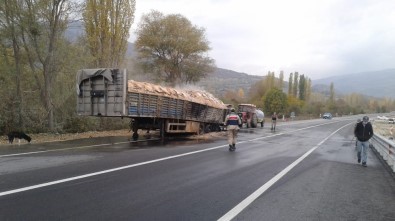 Kepek Yüklü Tır Yandı