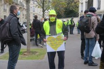 Fransa'da Sarı Yelekliler Gösterilerinin 2. Yıldönümü İçin Sokaklarda