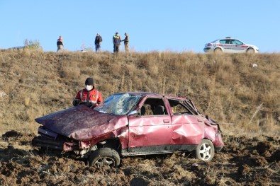 Sivas'ta Otomobil Tarlaya Uçtu Açıklaması 1'İ Ağır 4 Yaralı