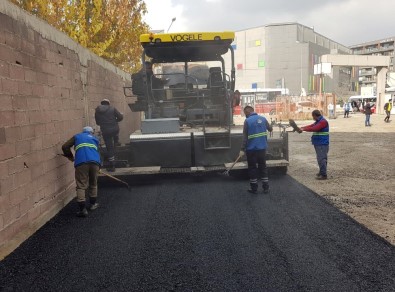 Van Büyükşehir Belediyesi İlçe Duraklarını Asfaltlıyor