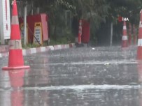 İstanbul'da Sağanak Yağış Vatandaşlara Zor Anlar Yaşattı