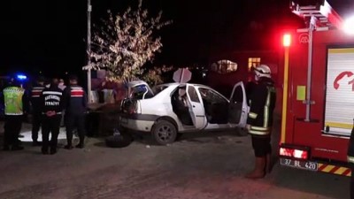 Kastamonu'da Otomobil Bariyerlere Çarptı Açıklaması 1 Ölü, 2 Yaralı