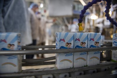 Mersin Büyükşehir Belediyesi Öğrencilere 1,5 Milyon Kutu Süt Dağıtacak