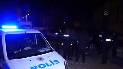 Adana'da Otomobille Kaçmaya Çalışan İki Şüpheli Yakalandı