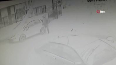 İstanbul'da Yaşlı Adama Markette Ekmek Bıçağıyla Gasp Girişimi