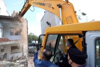 Kocaeli'de Depremden Kalan Bin 502 Adet Hasarlı Binanın Yıkımına Başlandı Haberi