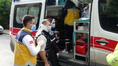 Sancaktepe'de Ticari Taksi Kamyonete Çarptı Açıklaması 2 Yaralı